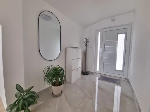 Rent, two bedroom apartment, 70m², Seoce, Budva - image 13