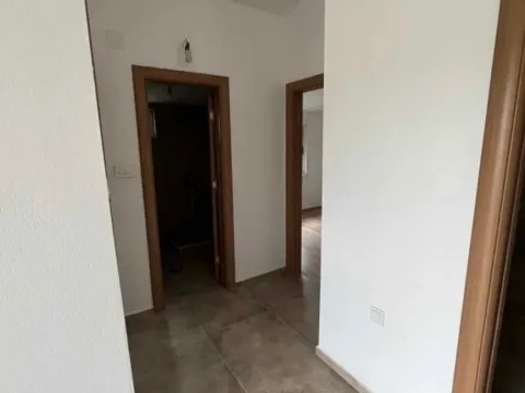 Izdavanje, dvosoban stan, 70m², Konik, Podgorica - image 6