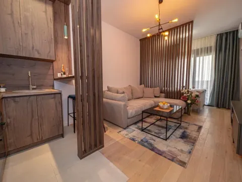 Izdavanje, stan, 36m², Centar, Bar - image 1