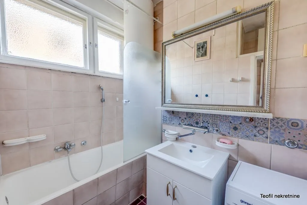 Sale, two bedroom apartment, 65m², Kalenić Pijaca, Vračar Sve Podlokacije