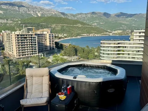 Terasa sa đakuzijem i pogledom na more i planine. - image 30