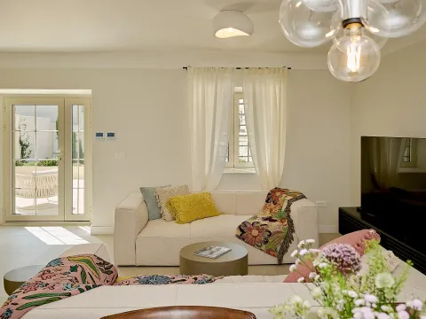 Izdavanje, kuća, 200m², Dobrota, Kotor - image 7