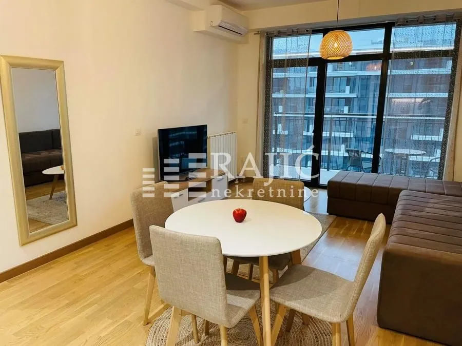 Living room with dining area and access to the terrace.