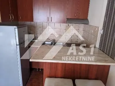 Izdavanje, trosoban stan, 47m², Bulevar Oslobodjenja, Novi Sad Sve Podlokacije