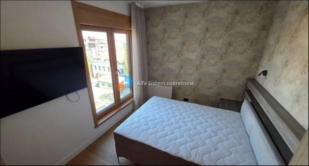 Izdavanje, trosoban stan, 95m², Savski Venac, Beograd