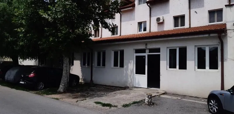 Izdavanje, poslovni prostor, 300m², Altina, Beograd