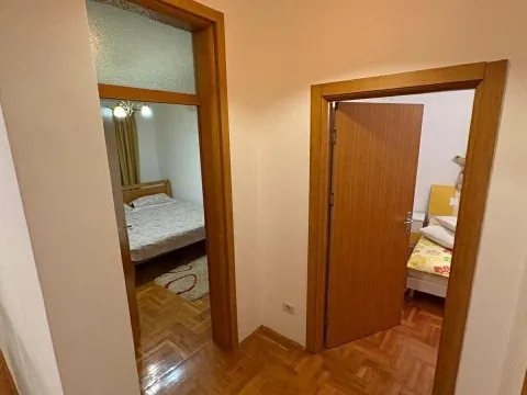 Izdavanje, dvosoban stan, 98m², Centar, Bar - image 3