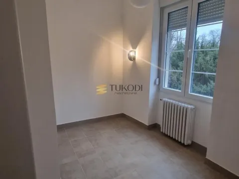 Izdavanje, poslovni prostor, 35m², Andrićev Venac, Beograd - image 6