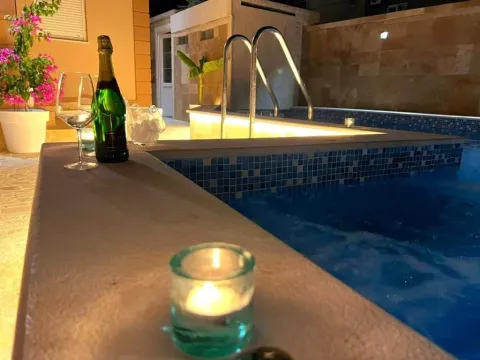 Izdavanje, dvosoban stan, 70m², Lastva Grbaljska, Kotor - image 24