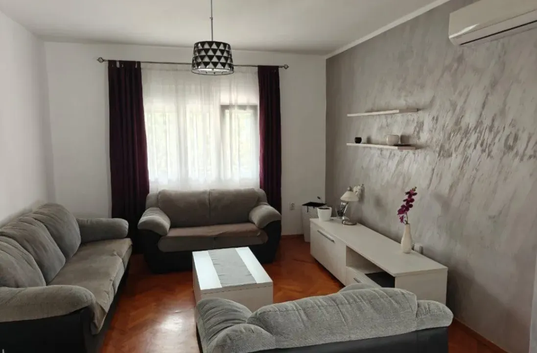 Izdavanje, dvosoban stan, 90m², Stari Aerodrom, Podgorica