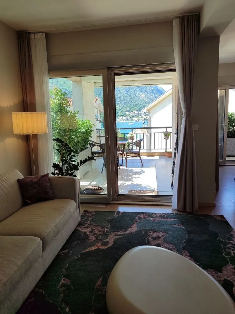 Prodaja, trosoban stan, 114m², Dobrota, Kotor
