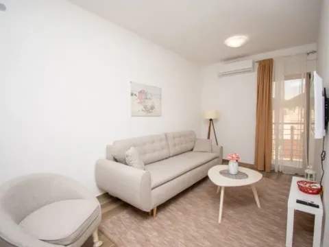 Izdavanje, jednosoban stan, 46m², Slovenska Plaža, Budva - image 12