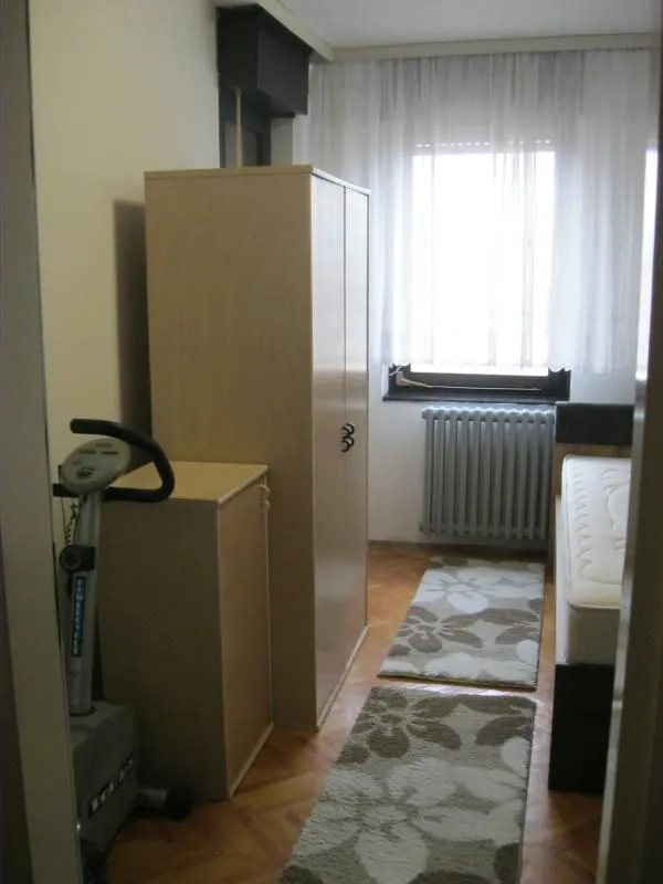 Izdavanje, četvorosoban stan, 96m², Centar, Niš