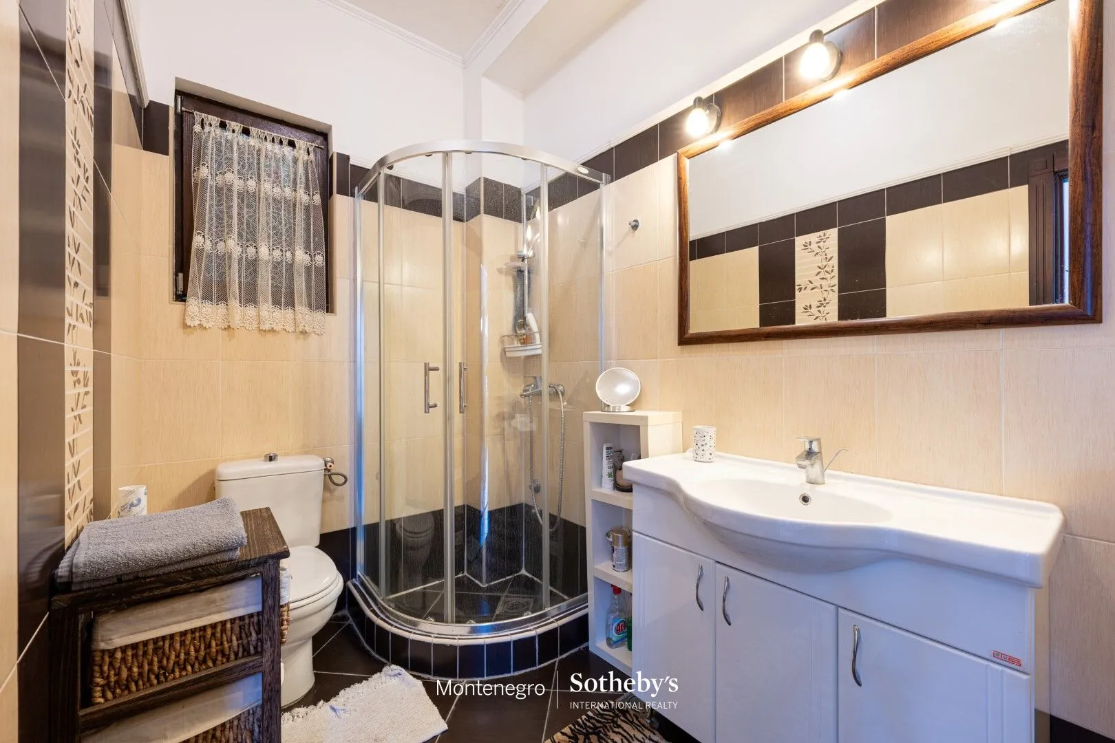 Sale, house, 235m², Kostanjica, Kotor