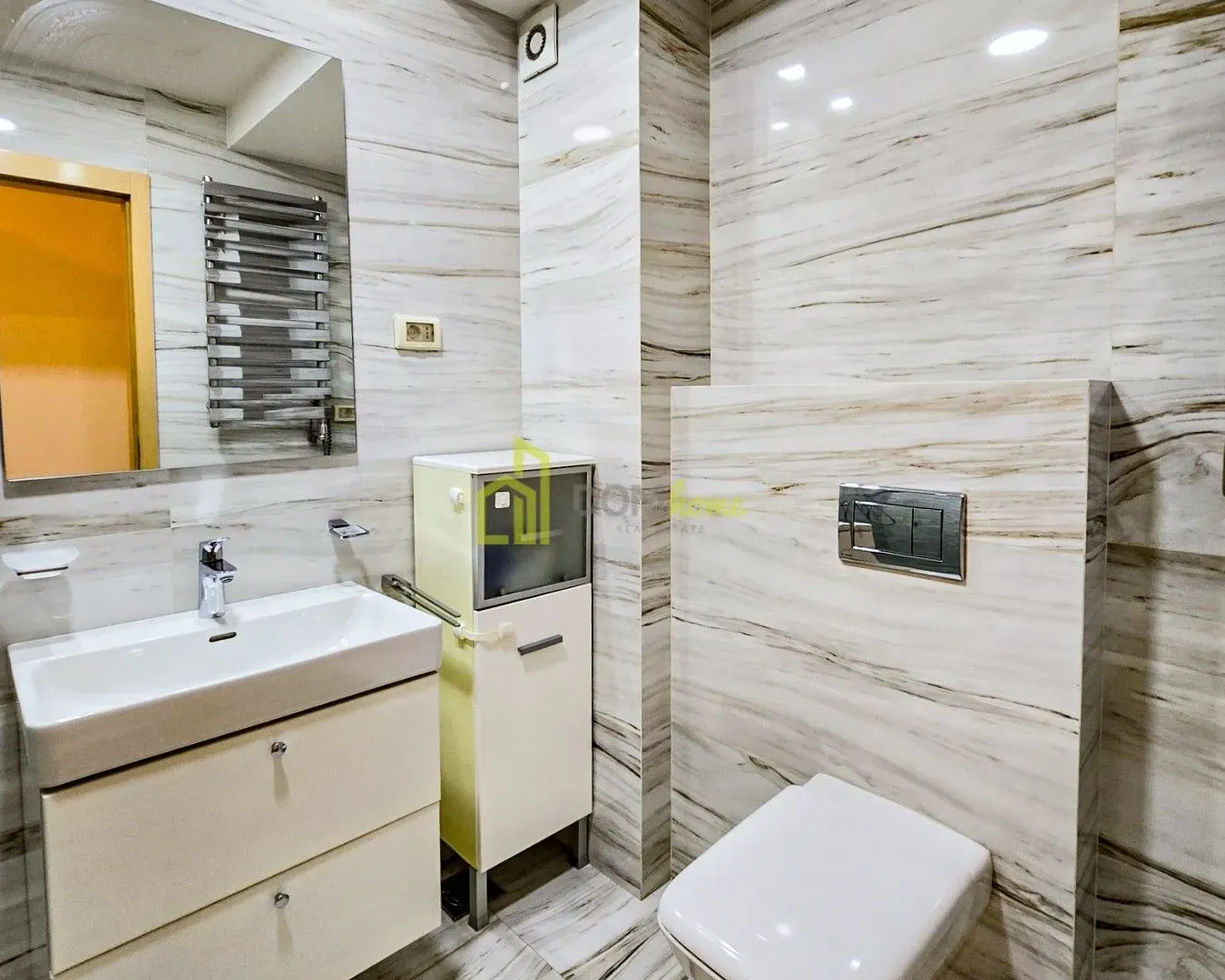 Izdavanje, trosoban stan, 95m², Momišići, Podgorica