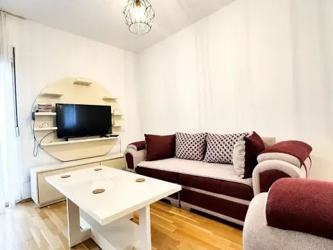 Rent, two bedroom apartment, 72m², Blok 9, Podgorica - image 4