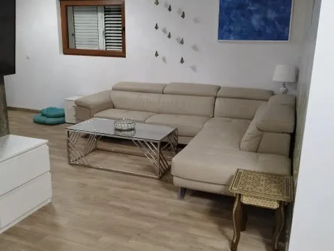 Rent, two bedroom apartment, 68m², Tivat, Crna Gora - image 1