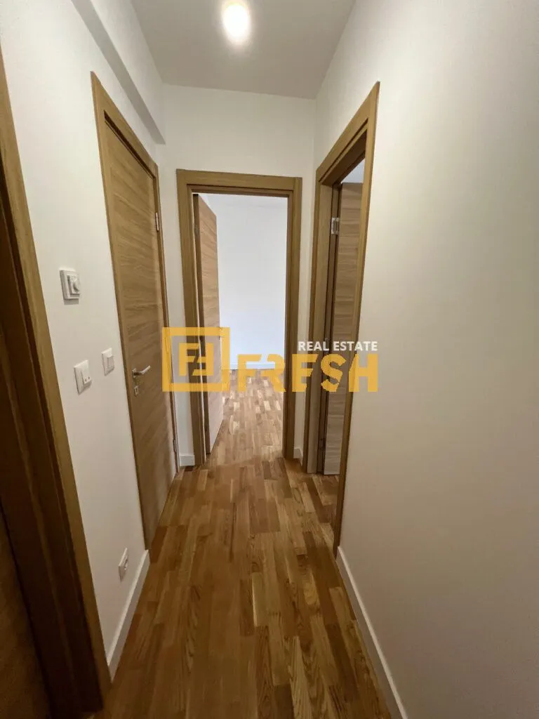 Izdavanje, dvosoban stan, 65m², Cetinje, Crna Gora