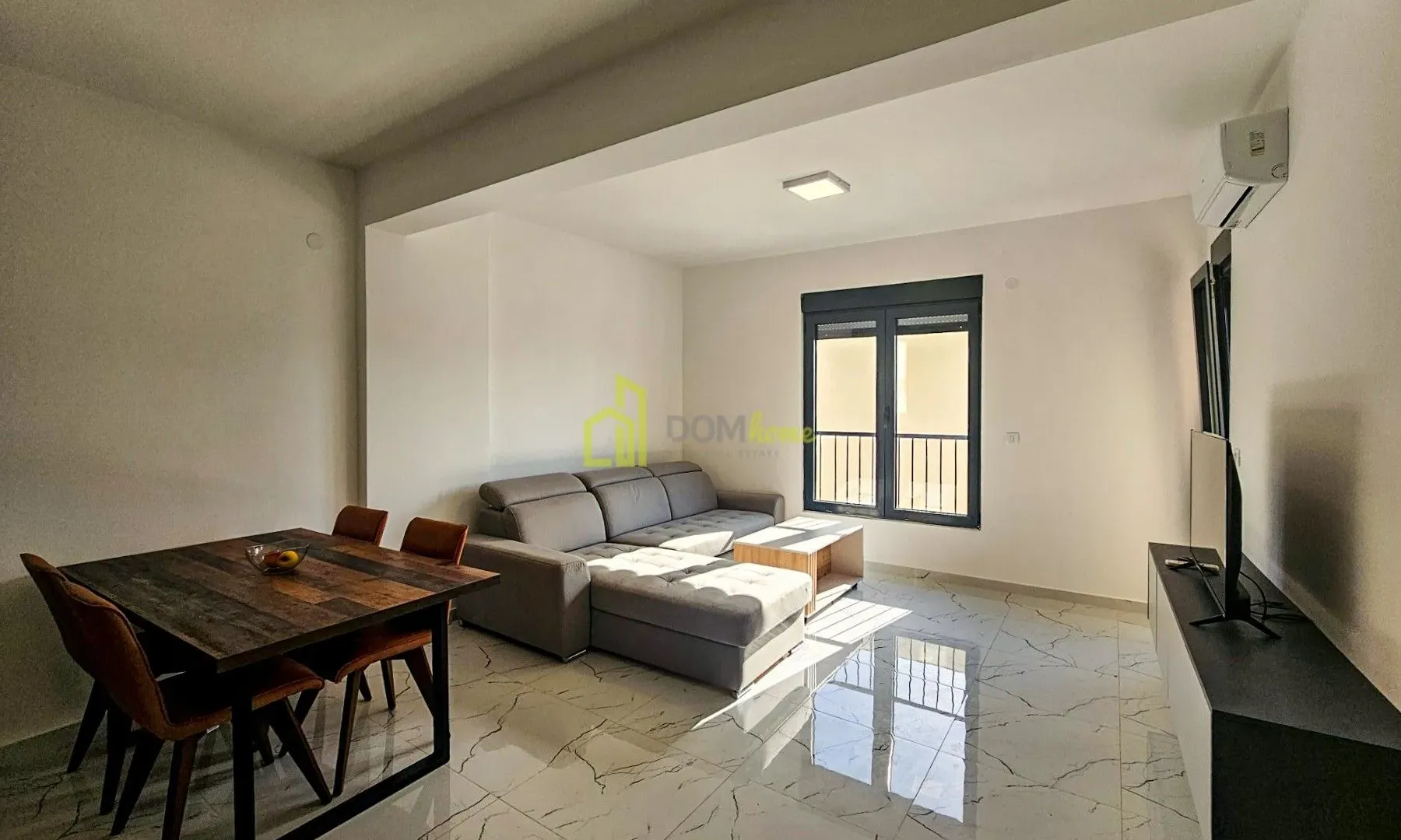 Izdavanje, stan, 45m², Tivat, Crna Gora