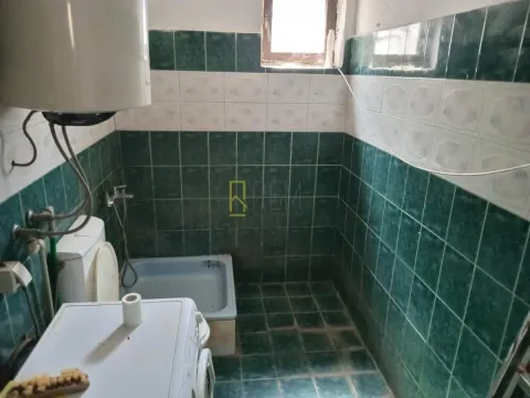 Prodaja, kuća, 232m², Tološi, Podgorica - image 20