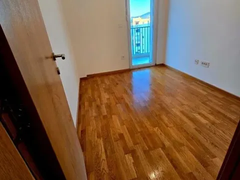 Prodaja, dvosoban stan, 72m², Stari Aerodrom, Podgorica - image 1
