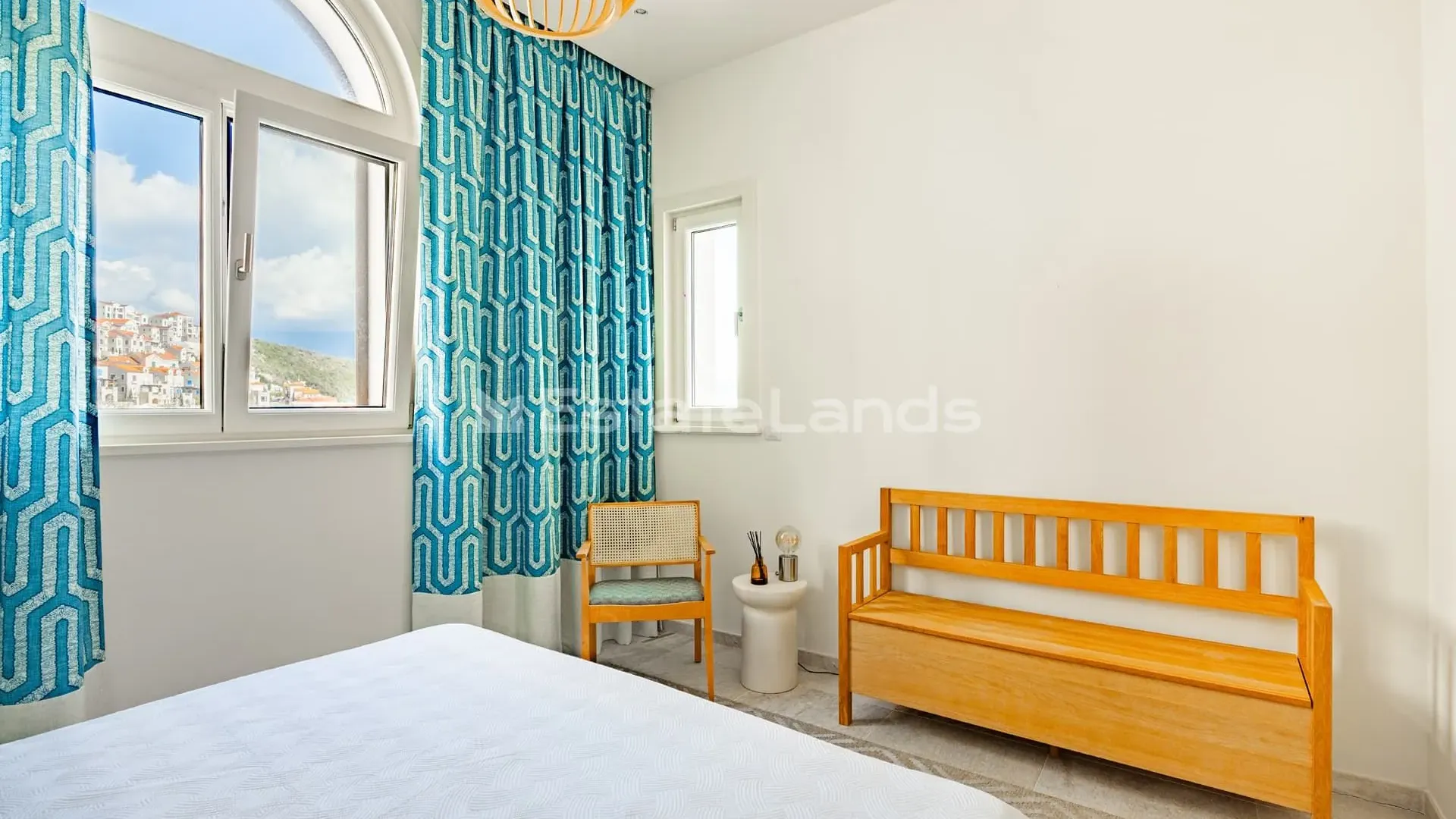 Izdavanje, dvosoban stan, 100m², Luštica Bay, Tivat