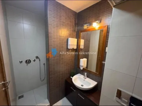 Izdavanje, trosoban stan, 82m², Vračar Sve Podlokacije, Beograd - image 8