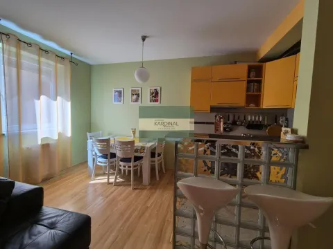 Izdavanje, trosoban stan, 73m², Centar, Jagodina - image 11