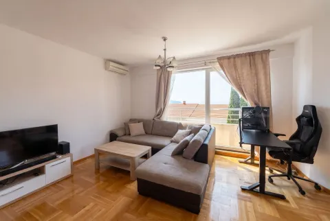 Rent, two bedroom apartment, 57m², Bečići, Budva - image 3
