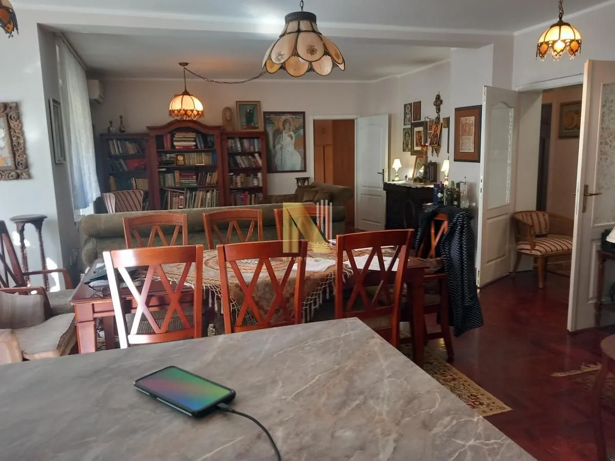 Prodaja, četvorosoban stan, 135m², Grbavica, Novi Sad Sve Podlokacije