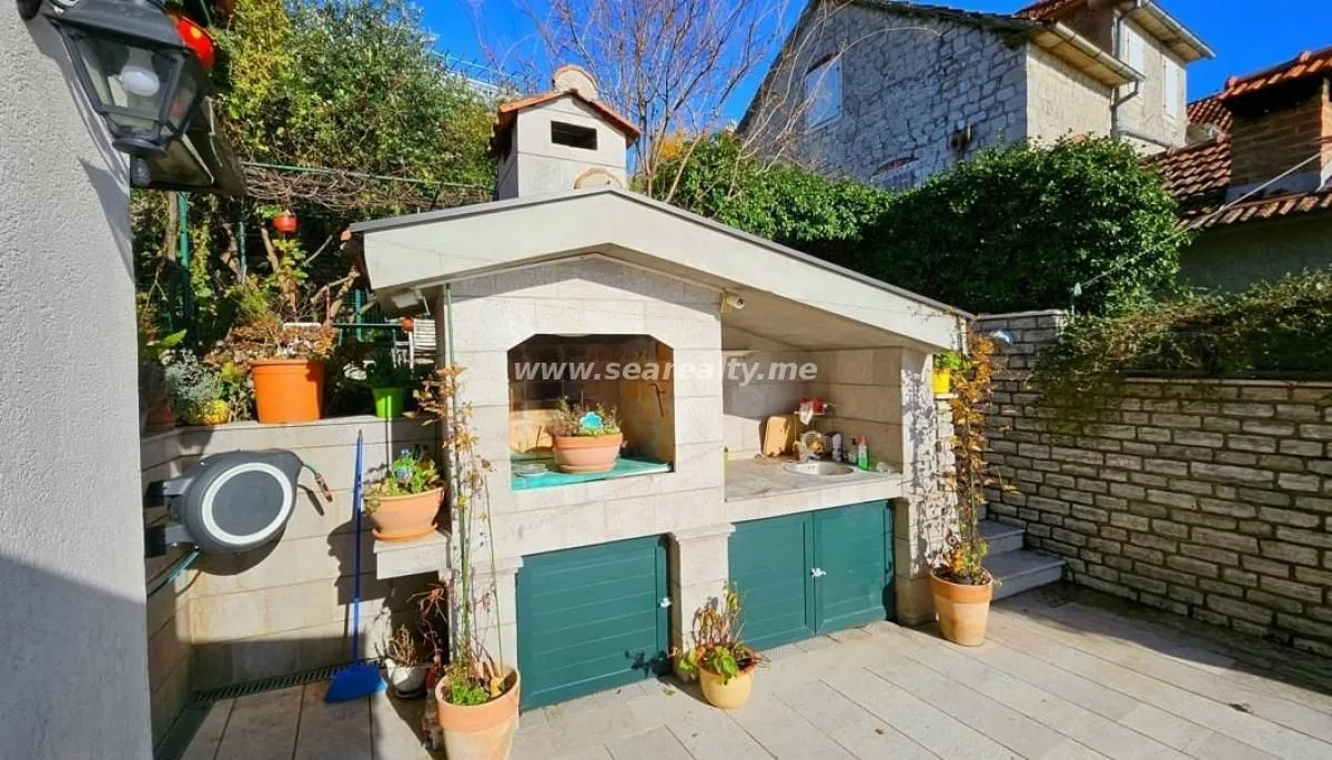 Sale, house, 296m², Kotor, Crna Gora