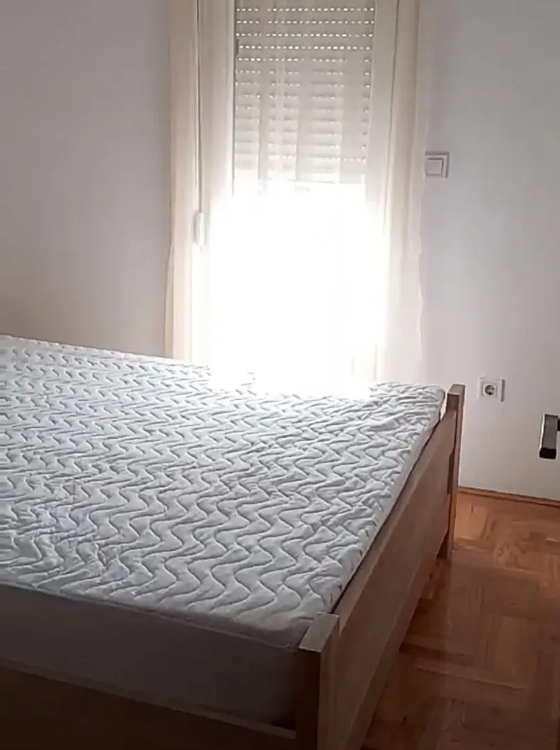 Izdavanje, jednosoban stan, 40m², Central Point, Podgorica