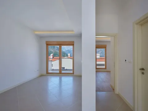 Sale, three bedroom apartment, 62m², Dobrota, Kotor - image 5