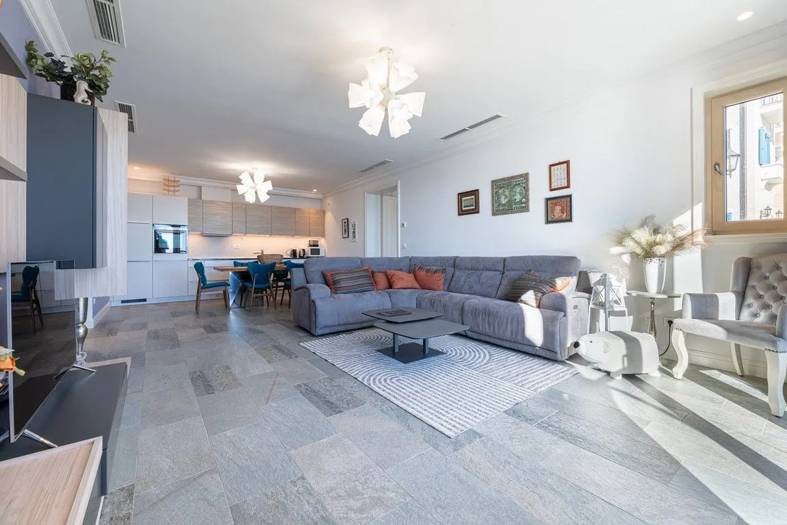 Prodaja, trosoban stan, 108m², Luštica, Tivat