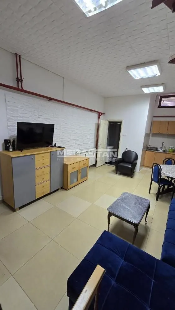 Rent, four bedroom apartment, 40m², Čubura, Beograd