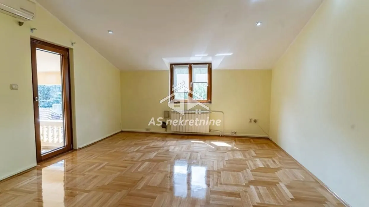 Izdavanje, stan, 210m², Savski Venac, Beograd