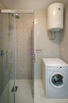 Kupatilo sa tuš kabinom, bojlerom i veš mašinom. - image 10