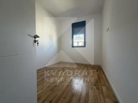 Izdavanje, dvosoban stan, 64m², Tološi, Podgorica - image 9