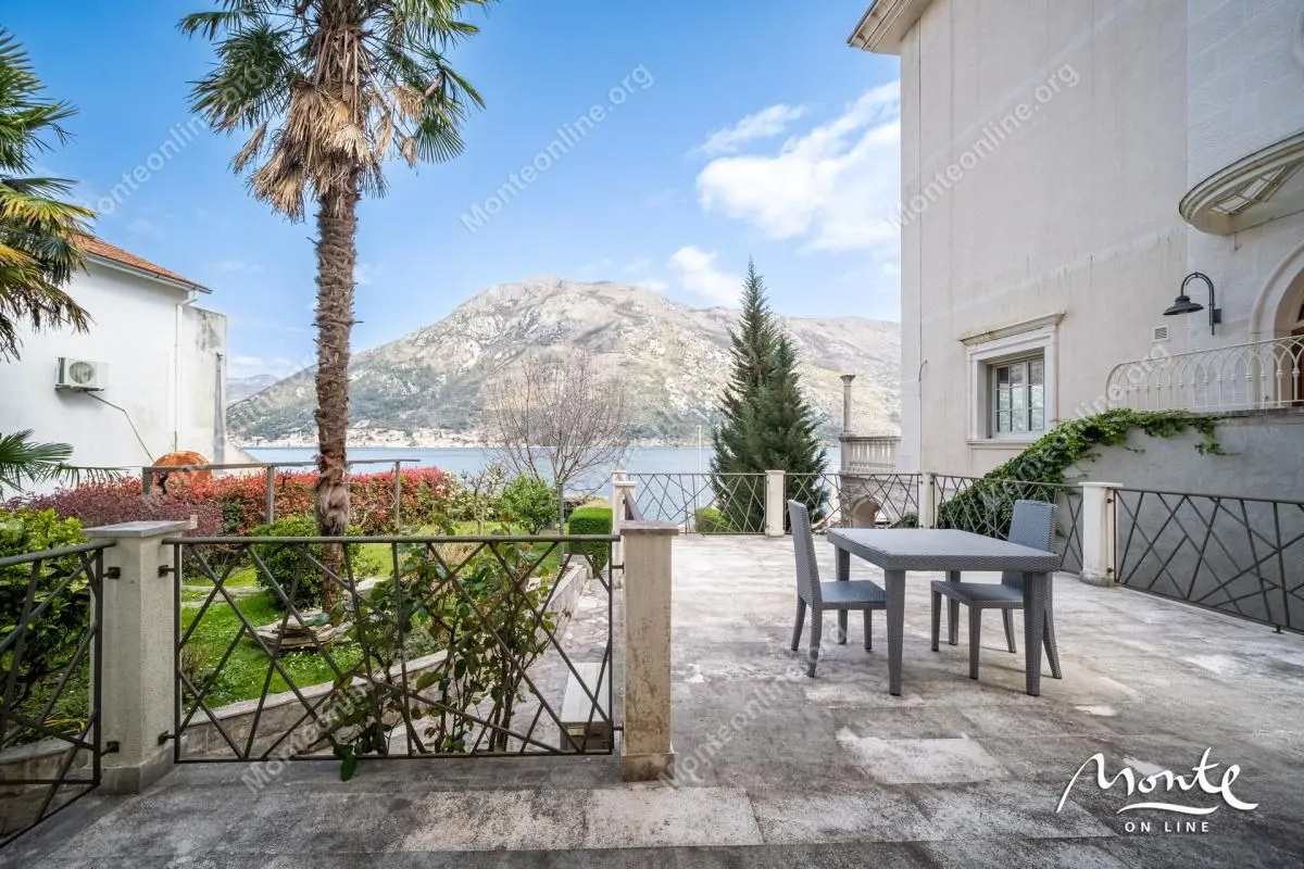 Sale, house, 484m², Stoliv, Kotor