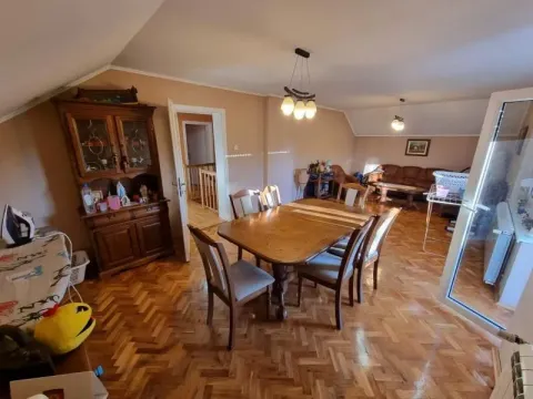 Izdavanje, kuća, 160m², Sremska Kamenica, Petrovaradin - image 19