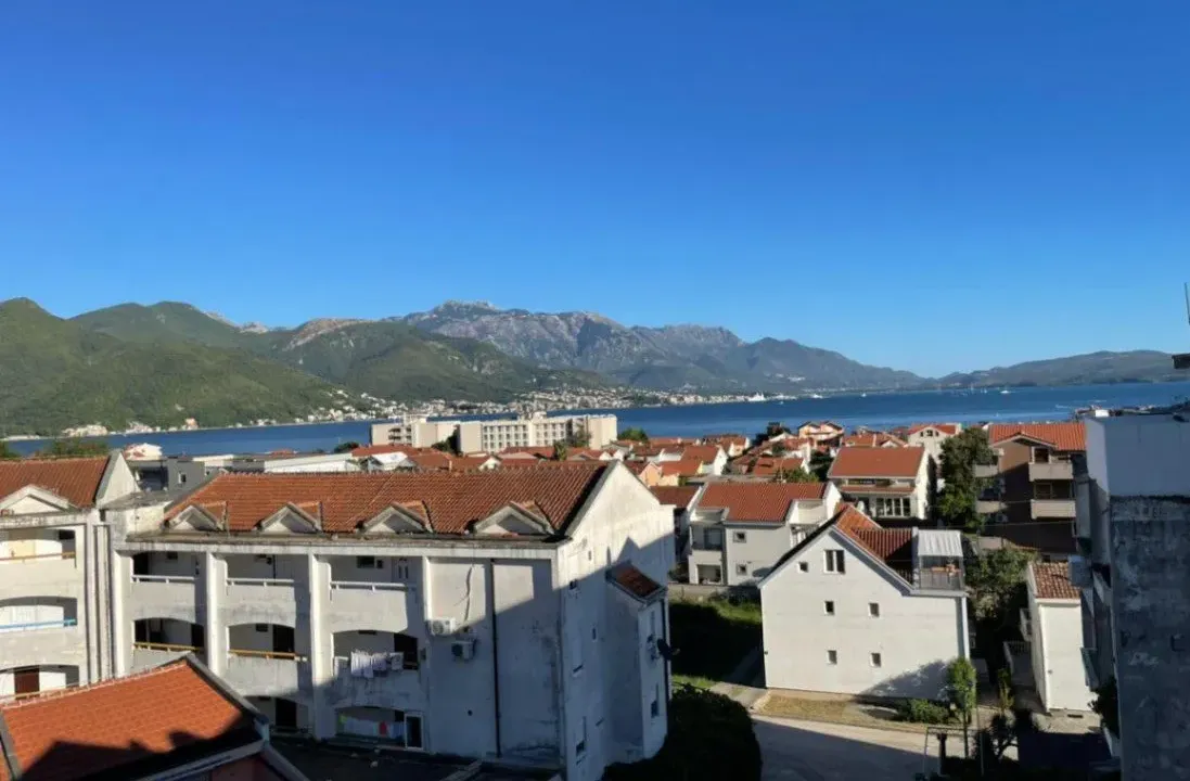 Izdavanje, jednosoban stan, 42m², Bijela, Herceg Novi