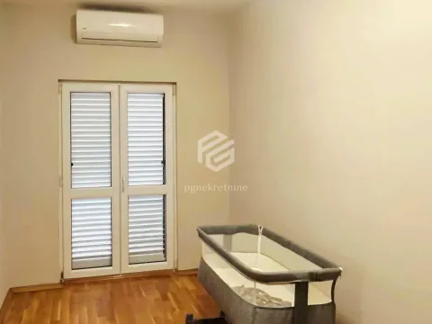 Izdavanje, kuća, 220m², Konik, Podgorica - image 15