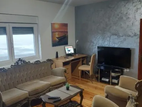 Izdavanje, kuća, 200m², Kuče, Podgorica - image 9