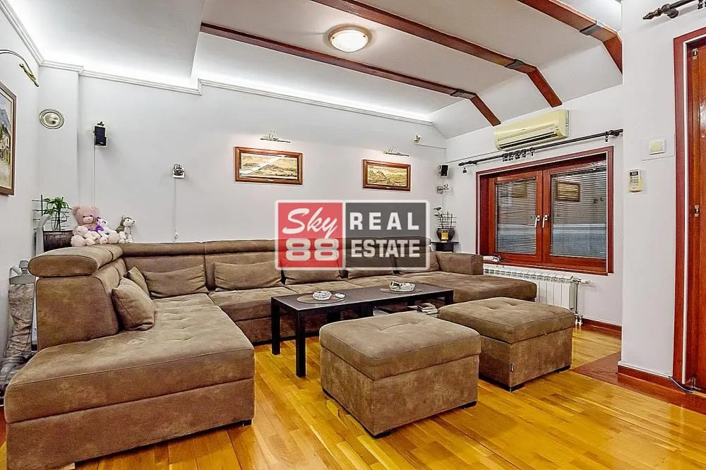 Sale, four bedroom apartment, 104m², Stari Grad, Beograd