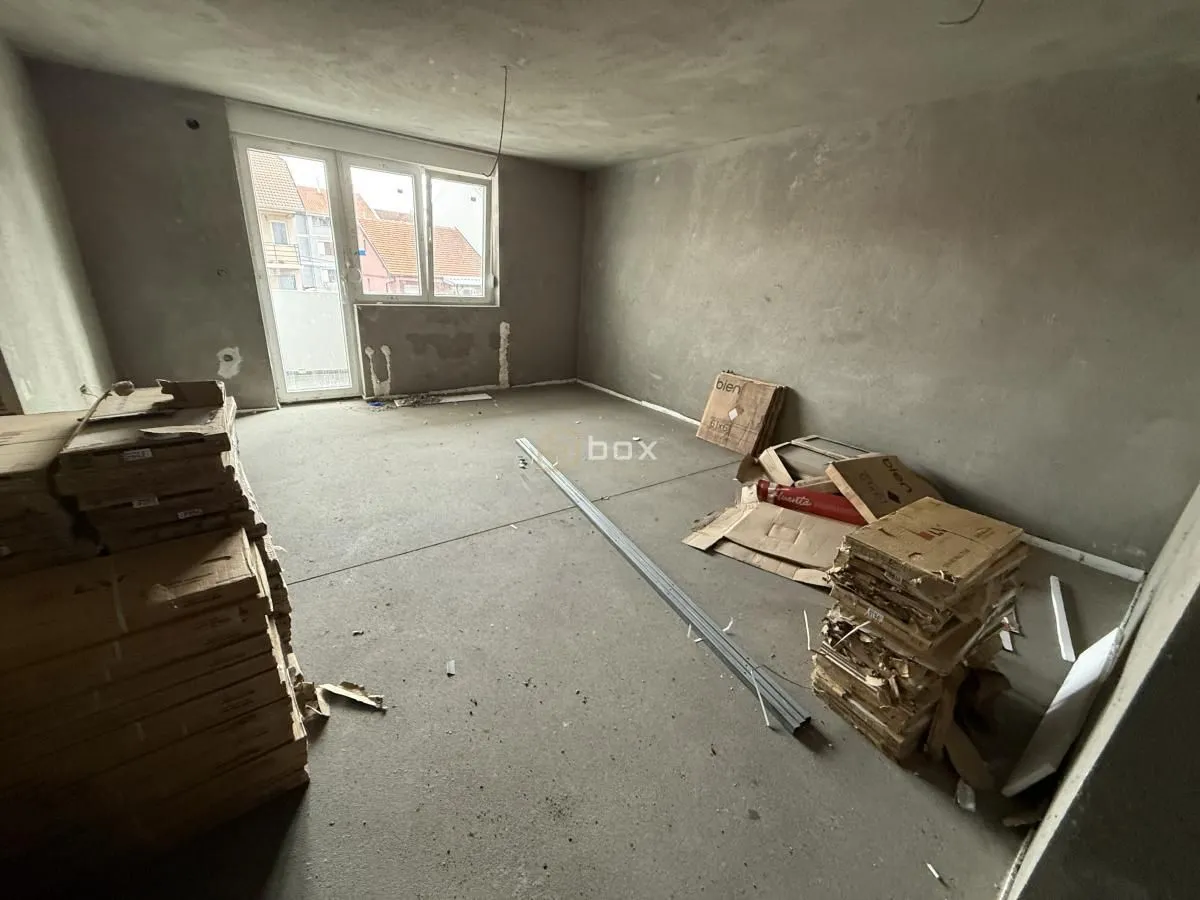 Prodaja, trosoban stan, 90m², Donja Vrežina, Niš