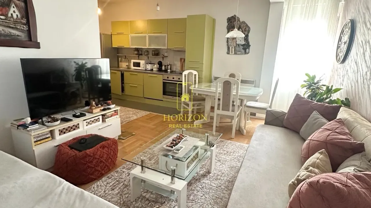 Prodaja, dvosoban stan, 72m², Momišići, Podgorica