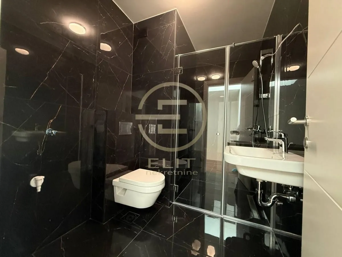 Prodaja, stan, 136m², Bulevar Evrope, Novi Sad Sve Podlokacije