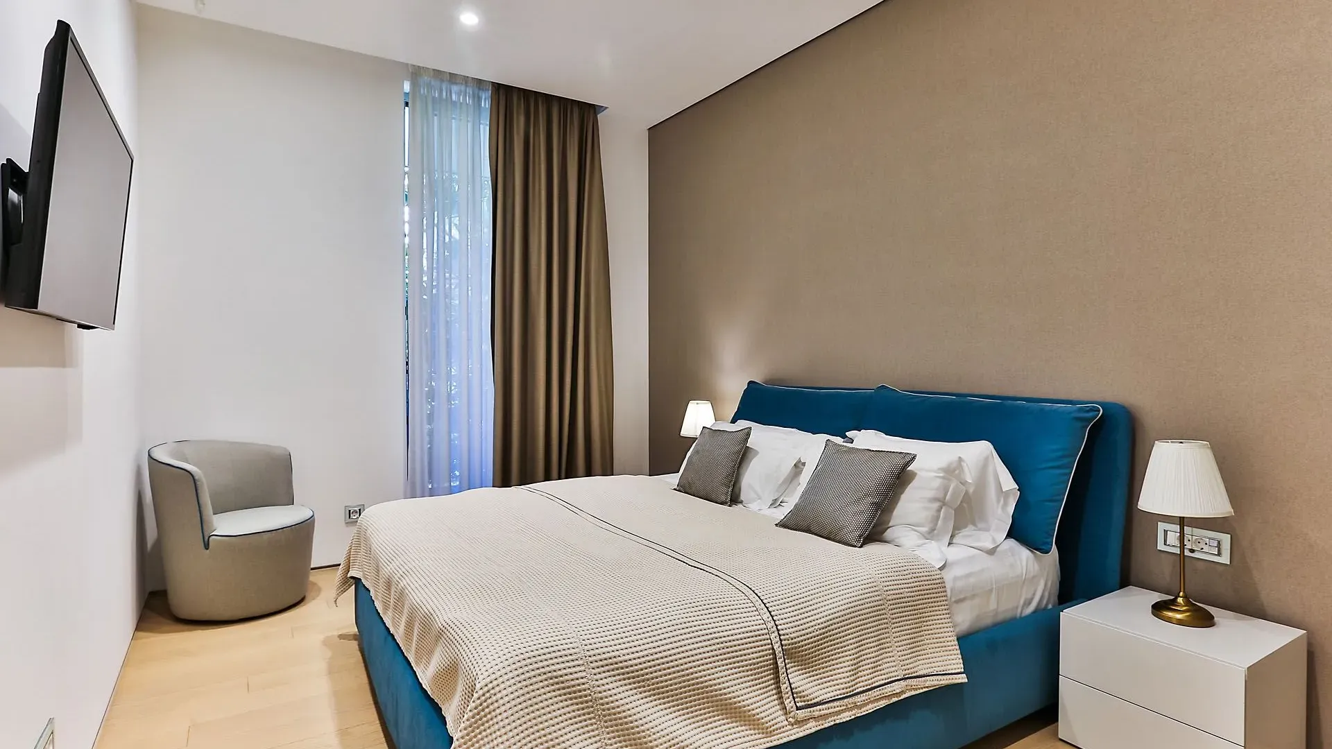 Rent, two bedroom apartment, 138m², Dukley Gardens, Budva