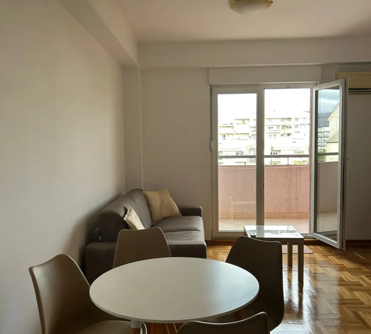 Izdavanje, jednosoban stan, 43m², Preko Morače, Podgorica