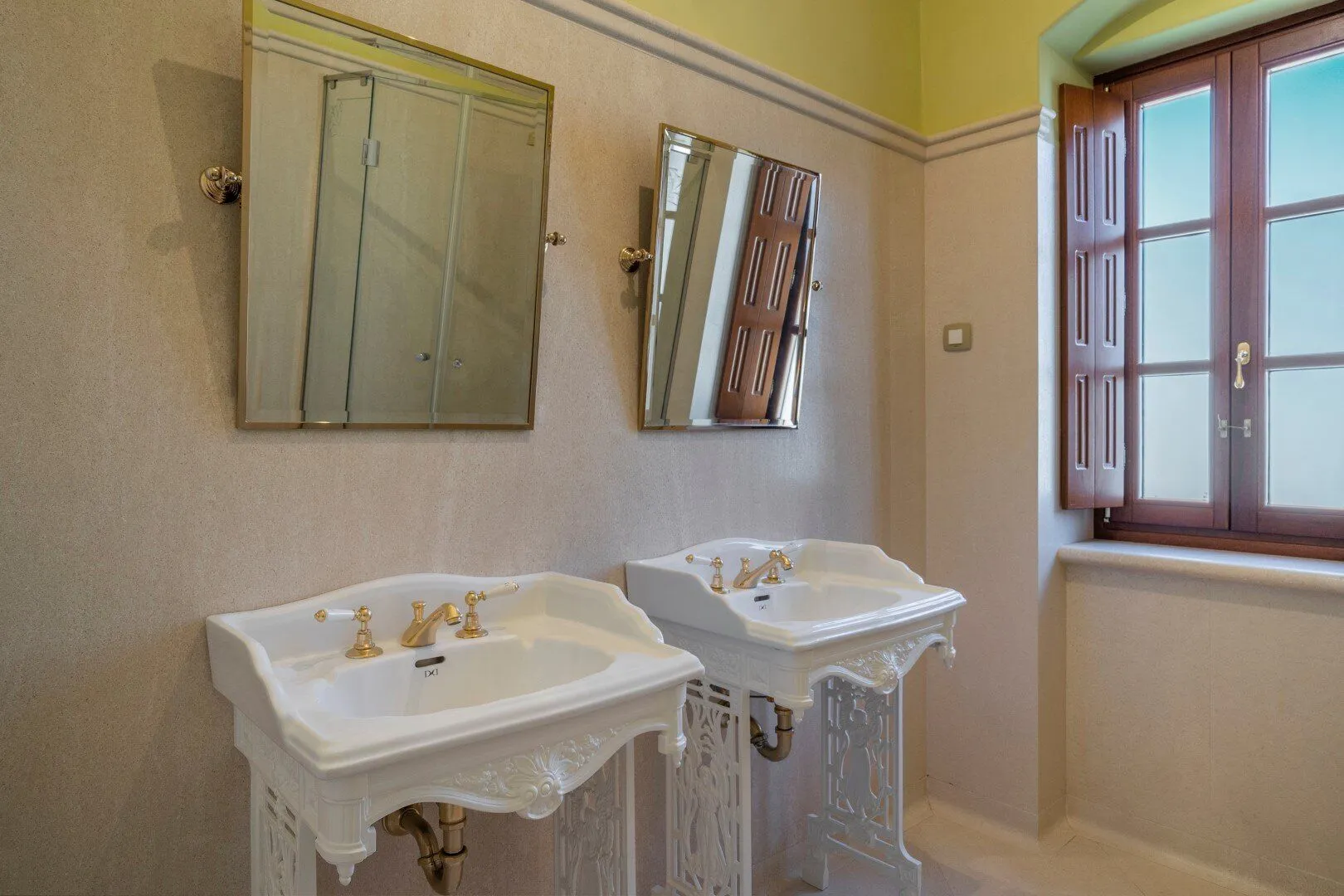 Sale, house, 470m², Reževići, Budva